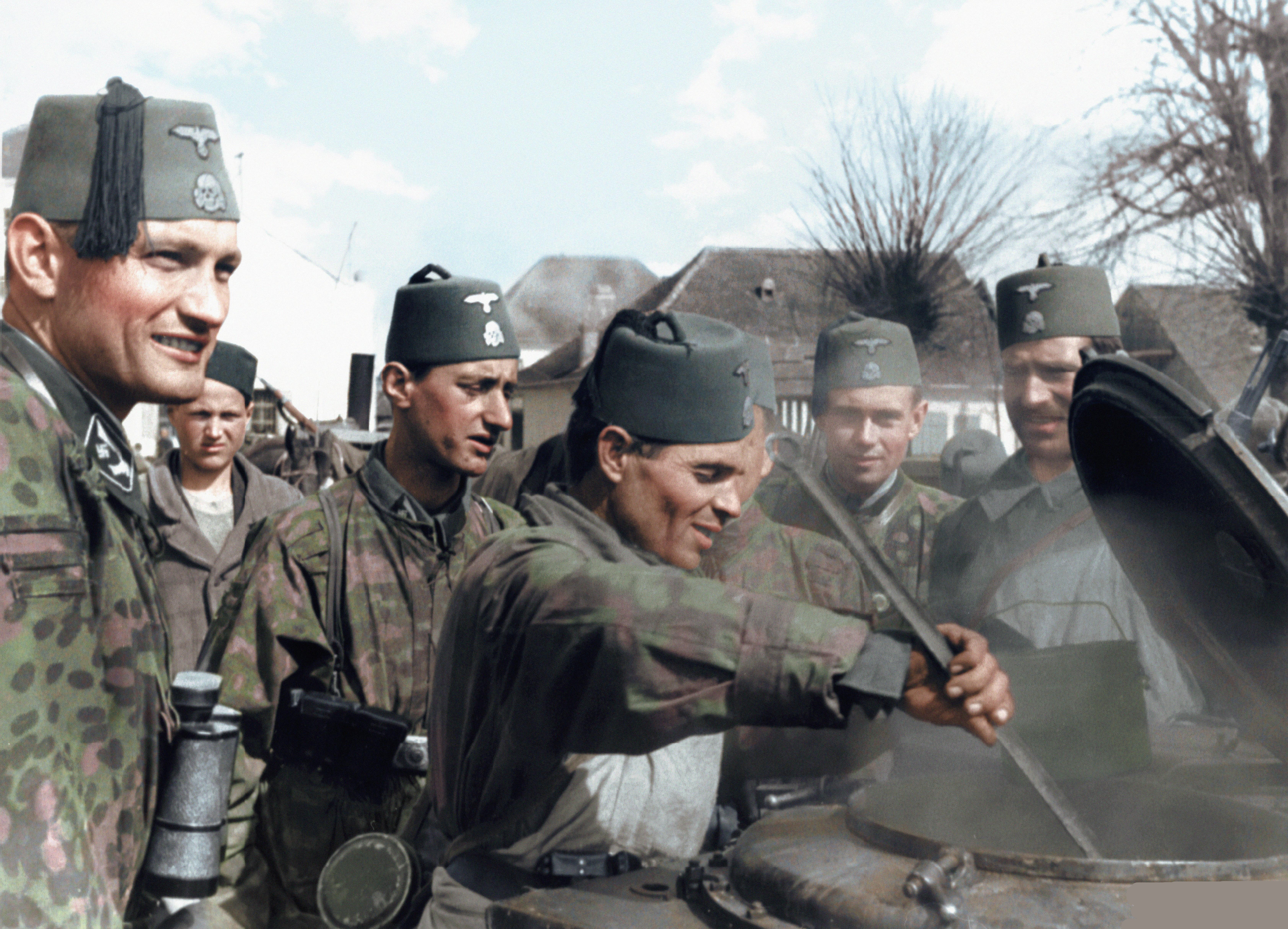 600dpi-Men_of_the_Handschar_division_waiting_for_food_in_the_Balkan_Mountains,_Bosnia,_March_1944._(49492152336)600.jpg